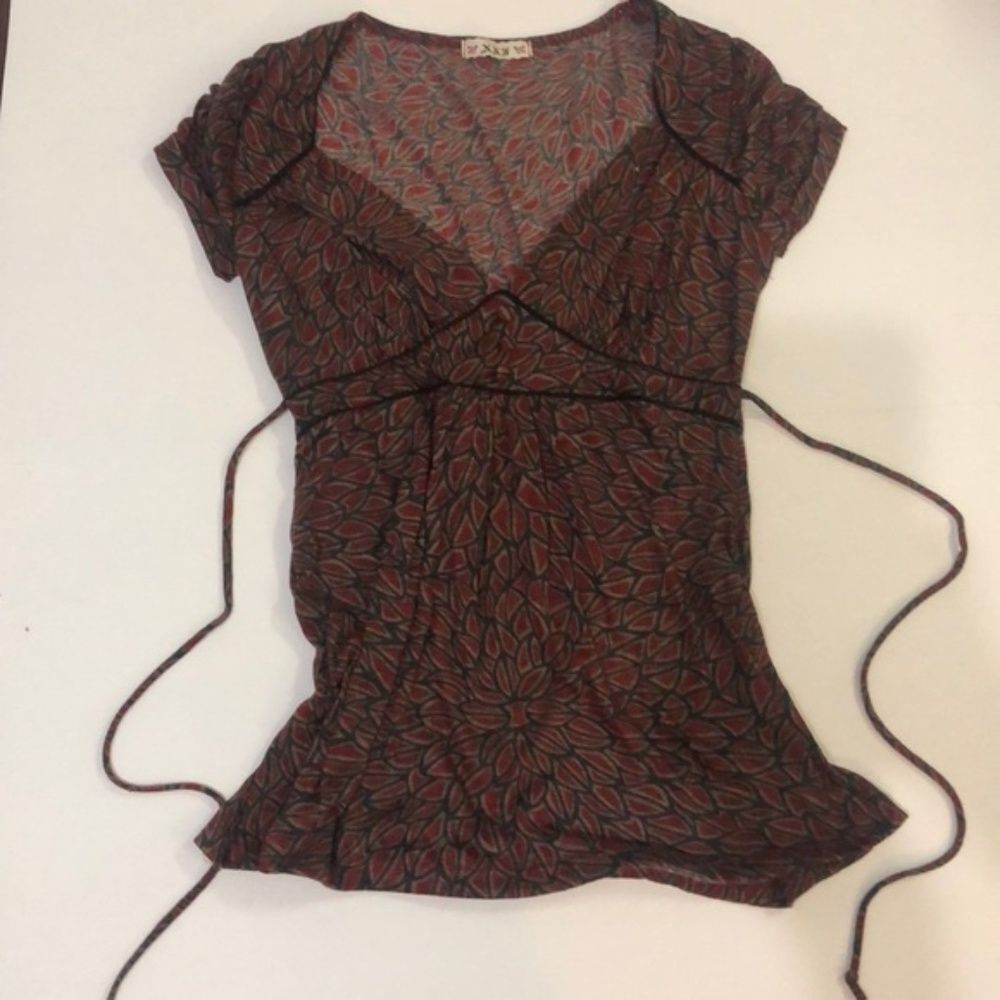 Forever 21 xxi red and black short sleeve top